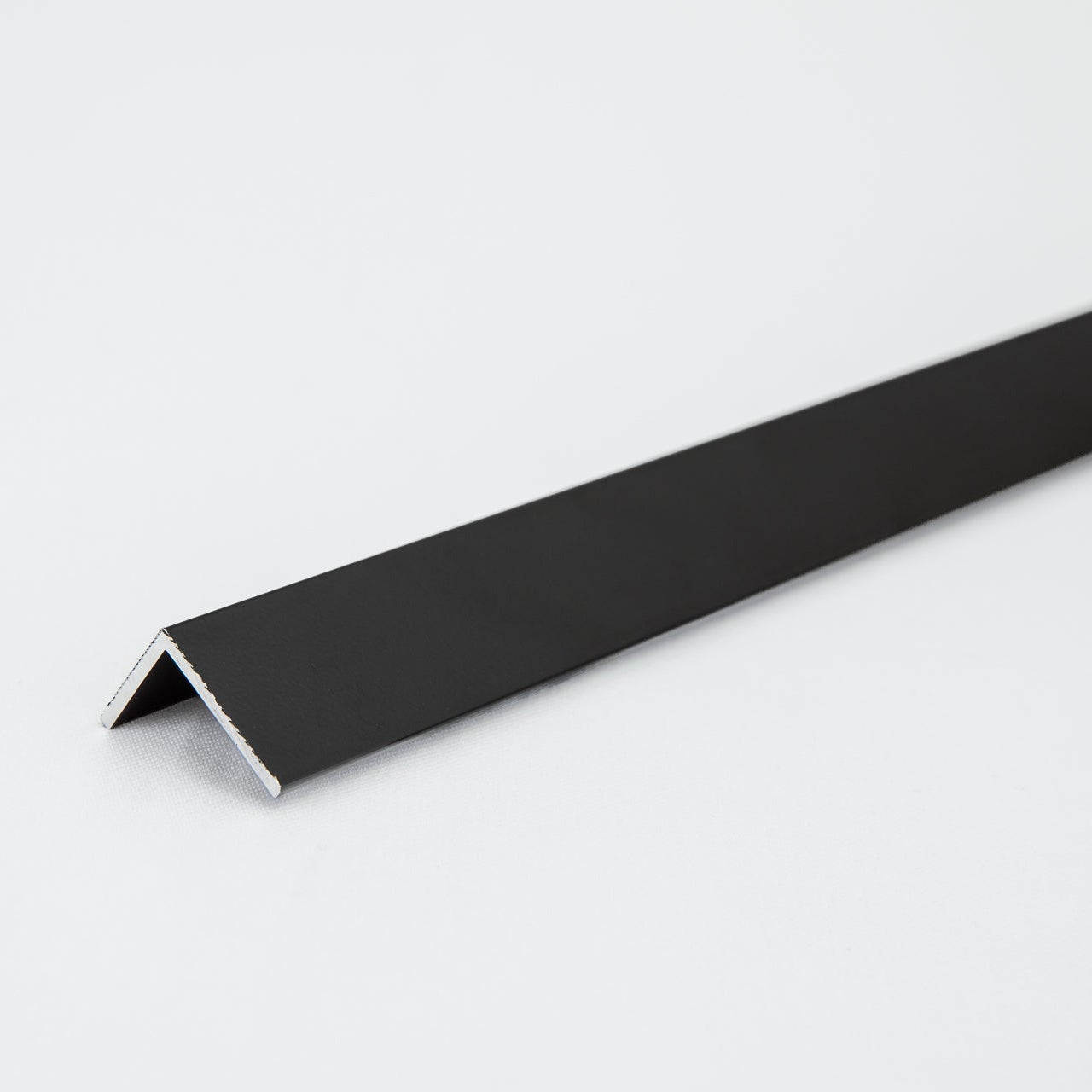 Solvera Pro Polycarbonate Support Angle in Black color